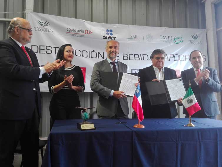 INAPI firma convenio con el Consejo Regulador del Tequila