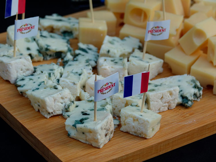 Queso Frances Roquefort Es Reconocido Como Denominacion De Origen En Chile